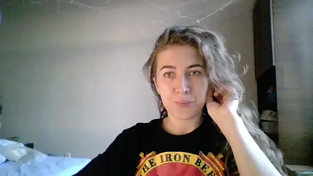 Snapshot of Mireeina chatting on 07-19-26, 06:22 Mireeina online show from 07-19-26, 06:22
