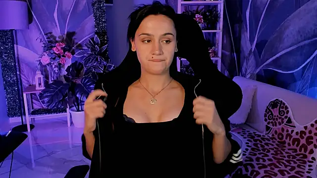 MonicaFarmer online show from 09-19-25, 05:24