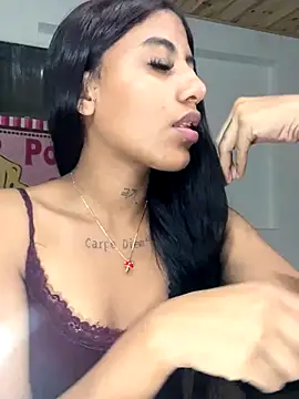 Deysha Garcias online show from 10-31-25, 01:28