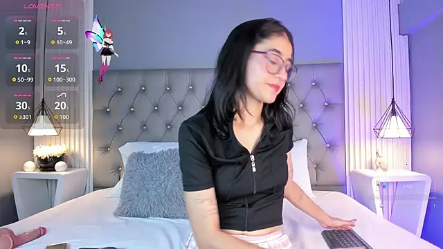 LunaBloomn online show from 11-04-25, 05:23