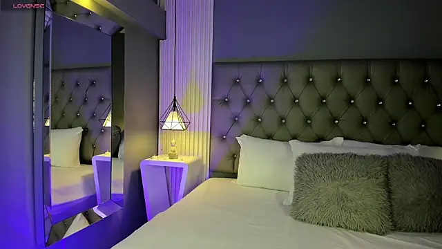 LunaBloomn online show from 11-24-25, 05:01