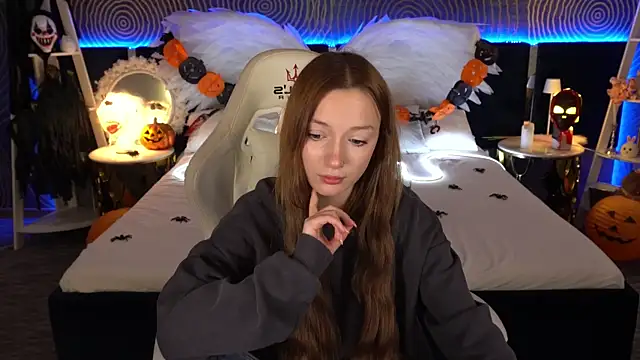 FoxyMayy online show from 10-29-25, 02:19