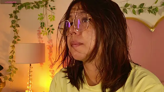 Lauuu2007 online show from 04-10-26, 08:46