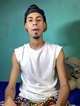 Snapshot of Alexx_1214 chatting on 09-19-25, 02:35 Alexx 1214 online show from 09-19-25, 02:35