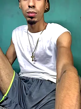 Snapshot of Alexx_1214 chatting on 09-21-25, 04:14 Alexx 1214 online show from 09-21-25, 04:14