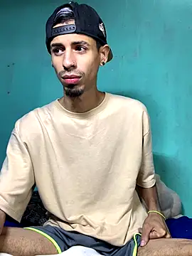 Snapshot of Alexx_1214 chatting on 09-24-25, 02:04 Alexx 1214 online show from 09-24-25, 02:04