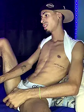 Snapshot of Alexx_1214 chatting on 10-10-25, 07:13 Alexx 1214 online show from 10-10-25, 07:13