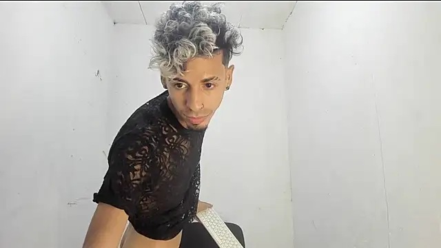 Snapshot of Alexx_1214 chatting on 10-14-25, 01:50 Alexx 1214 online show from 10-14-25, 01:50