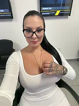 GabyMejiaa online show from 05-09-26, 02:17