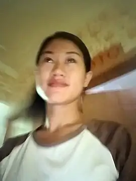 Snapshot of luy-xinh02 chatting on 09-18-25, 12:01 luy-xinh02 online show from 09-18-25, 12:01