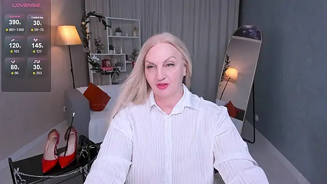 Nina Devillle online show from 12-15-25, 02:43