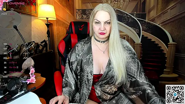 Nina Devillle online show from 05-20-26, 10:16