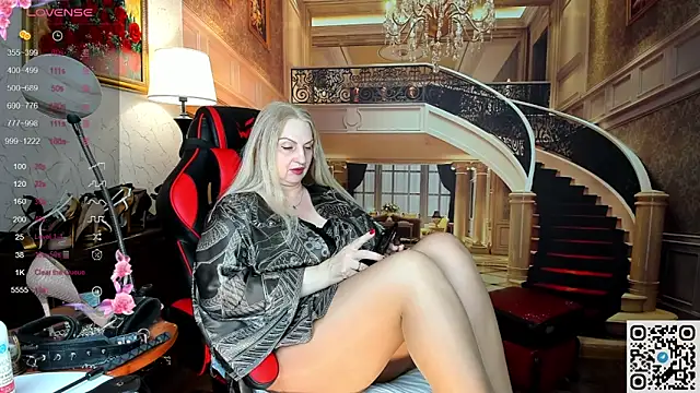 Nina Devillle online show from 05-25-26, 01:55