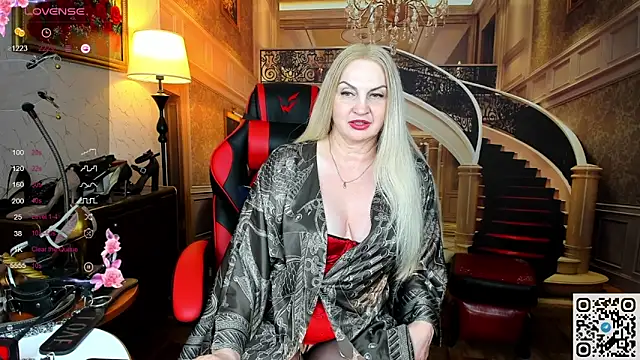 Nina Devillle online show from 06-20-26, 07:55
