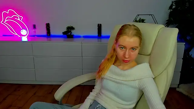 Alina Blonde online show from 11-13-25, 06:56