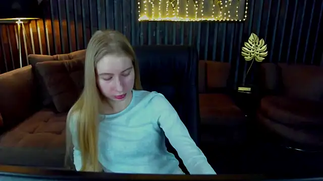 Alina Blonde online show from 03-21-26, 06:40