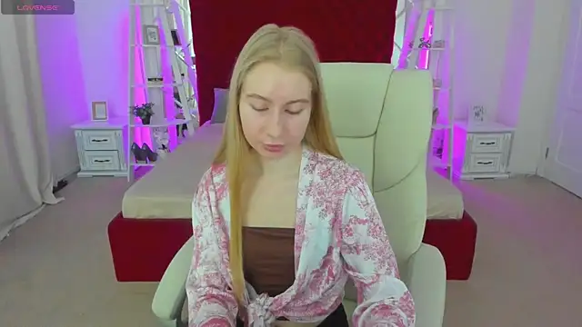 Snapshot of Alina_Blonde chatting on 06-14-26, 05:42 Alina Blonde online show from 06-14-26, 05:42