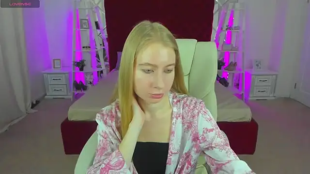 Snapshot of Alina_Blonde chatting on 06-16-26, 05:43 Alina Blonde online show from 06-16-26, 05:43
