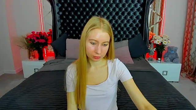 Snapshot of Alina_Blonde chatting on 06-27-26, 05:56 Alina Blonde online show from 06-27-26, 05:56