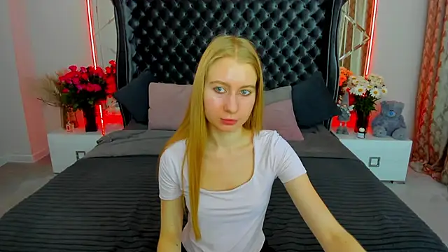Snapshot of Alina_Blonde chatting on 06-27-26, 12:22 Alina Blonde online show from 06-27-26, 12:22