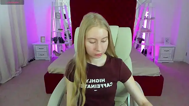 Snapshot of Alina_Blonde chatting on 07-06-26, 05:37 Alina Blonde online show from 07-06-26, 05:37