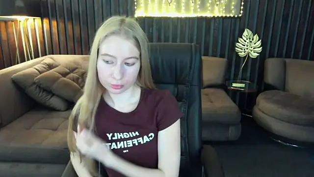Snapshot of Alina_Blonde chatting on 07-07-26, 07:34 Alina Blonde online show from 07-07-26, 07:34