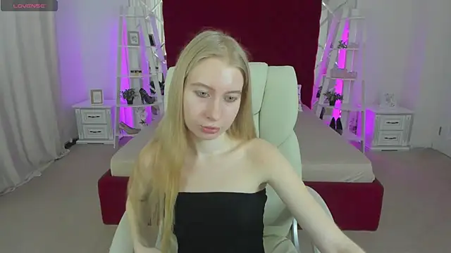 Snapshot of Alina_Blonde chatting on 07-15-26, 05:34 Alina Blonde online show from 07-15-26, 05:34