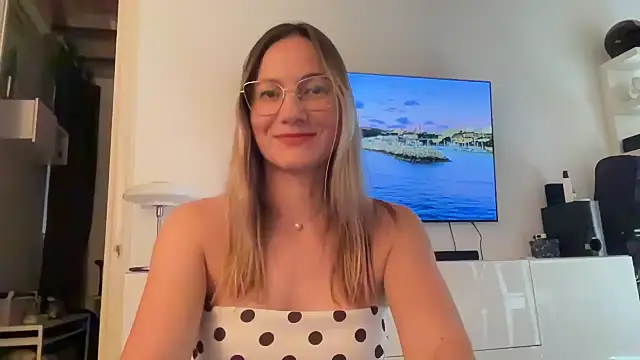 Feyoraa online show from 07-21-26, 04:09