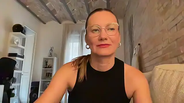 Feyoraa online show from 07-26-26, 04:25