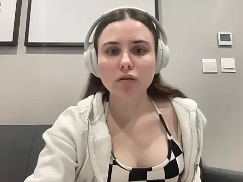 Snapshot of Olyshaa chatting on 07-24-26, 08:51 Olyshaa online show from 07-24-26, 08:51