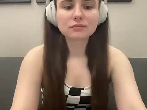 Snapshot of Olyshaa chatting on 07-26-26, 09:43 Olyshaa online show from 07-26-26, 09:43