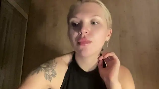 Snapshot of MArviia chatting on 07-30-26, 07:57 MArviia online show from 07-30-26, 07:57