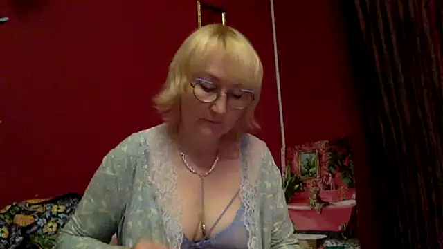 Snapshot of Zeyona chatting on 07-28-26, 03:57 Zeyona online show from 07-28-26, 03:57