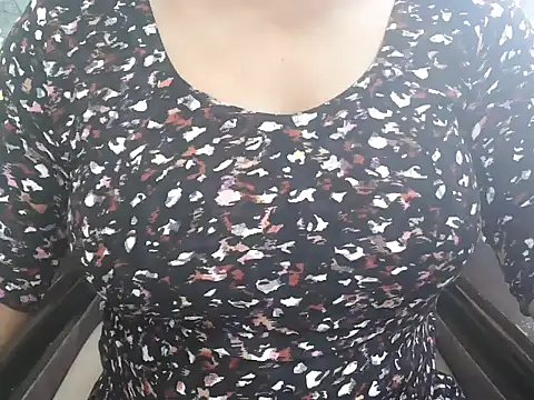 Snapshot of bold_naina chatting on 09-16-25, 04:35 bold naina online show from 09-16-25, 04:35