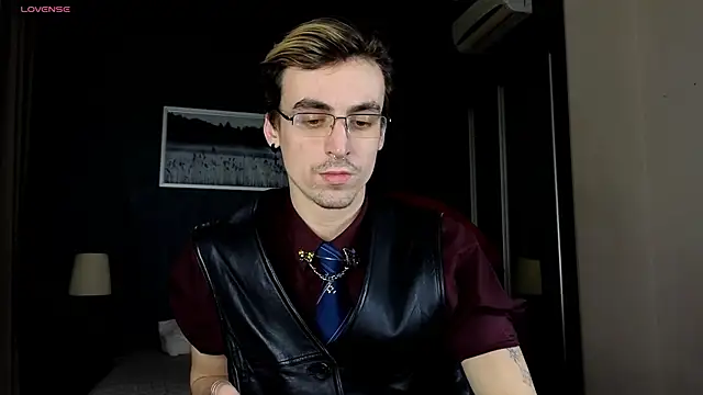 Snapshot of OLIVER__MARTINEZ chatting on 10-23-25, 08:40 OLIVER MARTINEZ online show from 10-23-25, 08:40