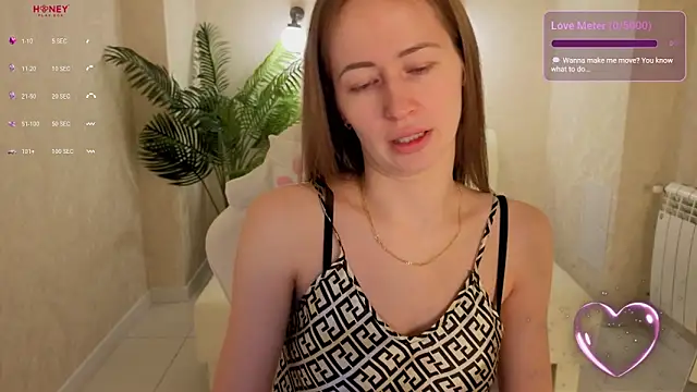 Snapshot of bella_li__ chatting on 02-11-26, 01:21 bella li online show from 02-11-26, 01:21