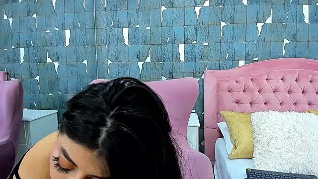 EvelynBun online show from 11-14-25, 02:27