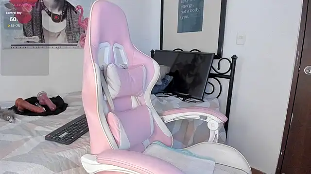 Lhia  online show from 10-09-25, 01:42