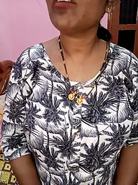 Snapshot of KannadaTamilTeluguBeauty chatting on 04-26-26, 05:54 KannadaTamilTeluguBeauty online show from 04-26-26, 05:54