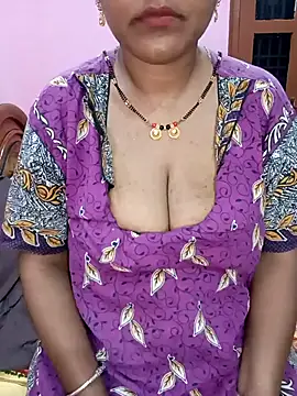 Snapshot of KannadaTamilTeluguBeauty chatting on 05-04-26, 04:36 KannadaTamilTeluguBeauty online show from 05-04-26, 04:36