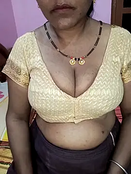 Snapshot of KannadaTamilTeluguBeauty chatting on 05-06-26, 05:40 KannadaTamilTeluguBeauty online show from 05-06-26, 05:40