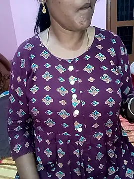 Snapshot of KannadaTamilTeluguBeauty chatting on 05-16-26, 03:33 KannadaTamilTeluguBeauty online show from 05-16-26, 03:33