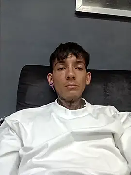 Snapshot of LaParKa31 chatting on 11-10-25, 10:20 LaParKa31 online show from 11-10-25, 10:20