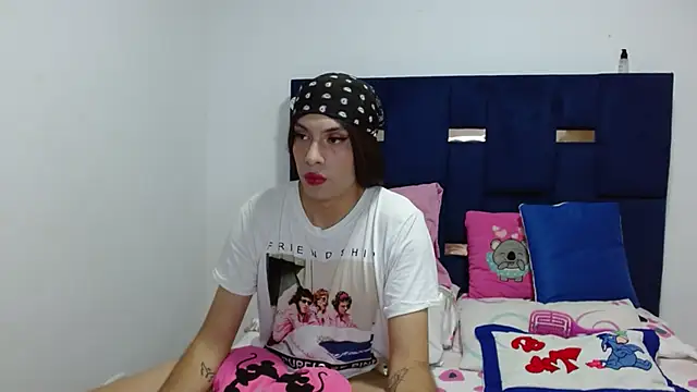 Snapshot of PinkLuna_LolaBloom chatting on 05-03-26, 03:23 PinkLuna LolaBloom online show from 05-03-26, 03:23