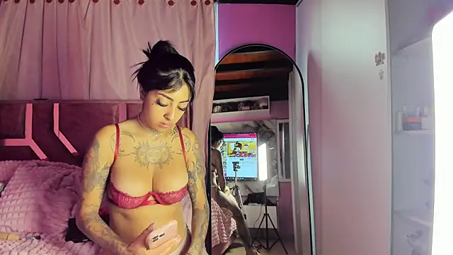 Snapshot of Missmoonstar chatting on 11-05-25, 04:18 Missmoonstar online show from 11-05-25, 04:18