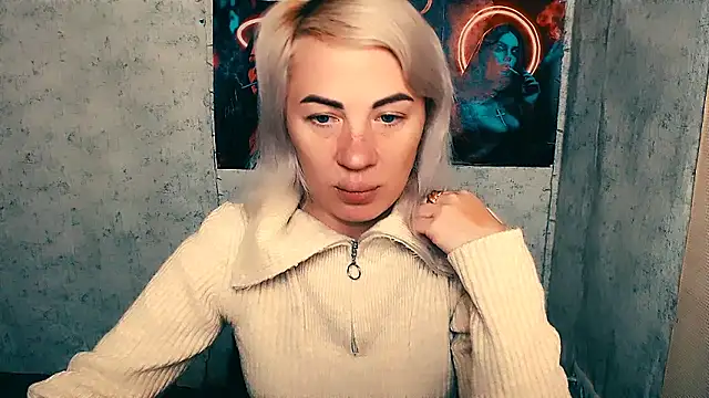 EmmaCat  online show from 10-22-25, 05:19