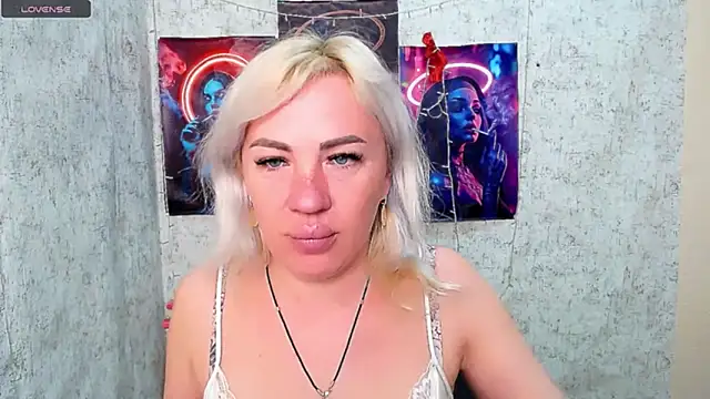 EmmaCat  online show from 04-06-26, 04:21