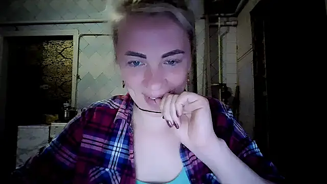 EmmaCat  online show from 04-15-26, 05:14