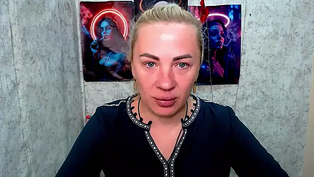 EmmaCat  online show from 04-22-26, 04:37