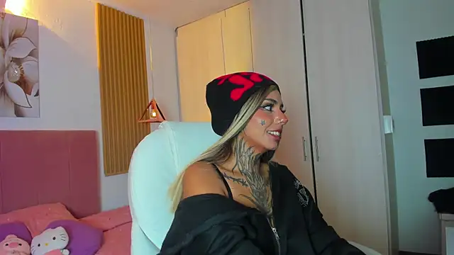 KoraRousee online show from 09-16-25, 03:13